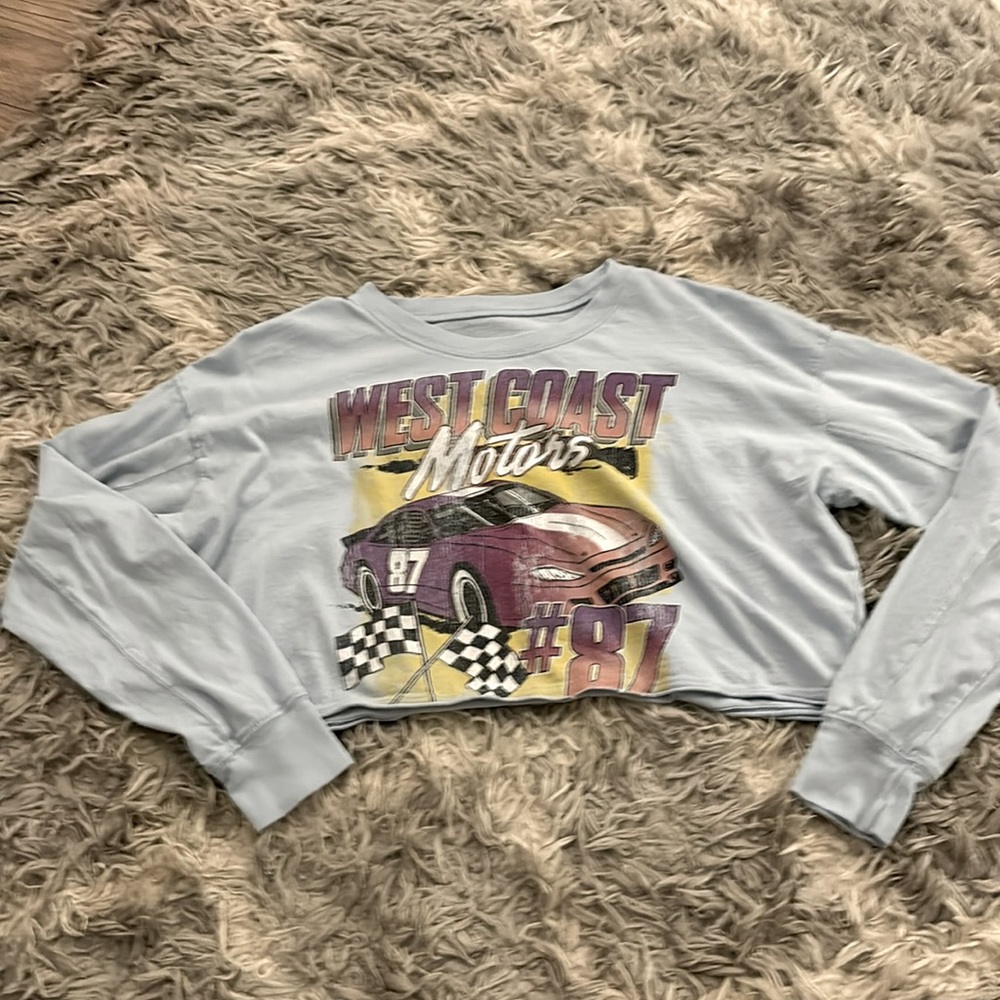 XS Aeropostale cropped Boyfriend tee.